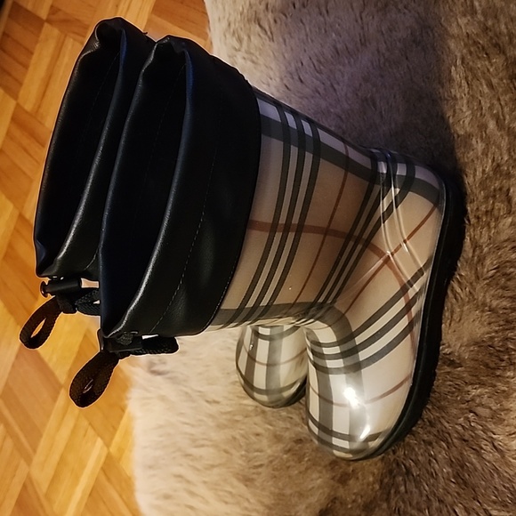 Burberry Other - Burberry rain boots size 13 kids unisex